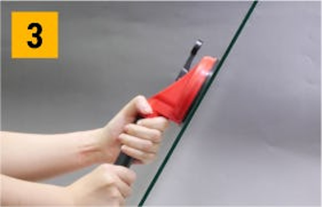 使用方法③ - ガラス吸盤 ダブルを吸着させた状態で少し浮かし、完全に吸着されているか確認して完了