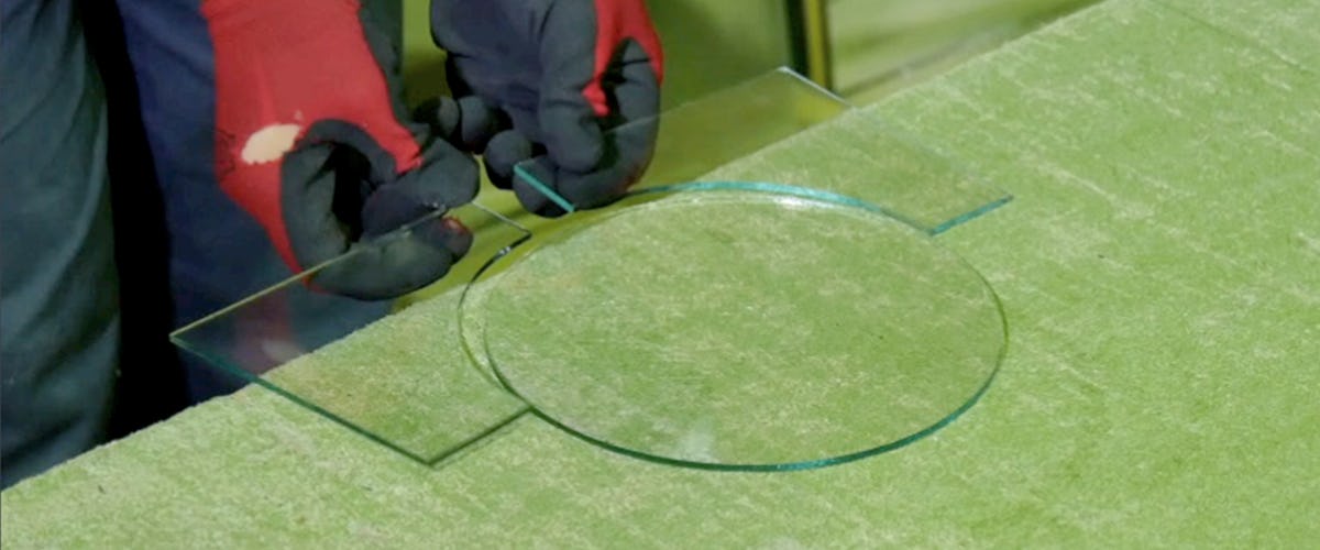 ガラスサークルカッターを使った円形の切り方⑤ - 円を残してガラスを割る