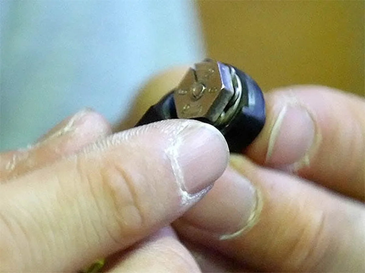 六角形のパーツを回転させている様子