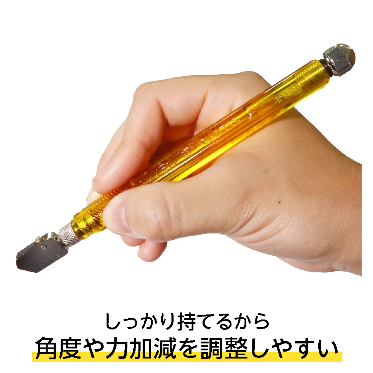 ガラスカッターPROの滑り止め付きグリップをしっかり握っている様子